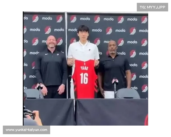 比卢普斯称赞杨瀚森防守站位进步明显 护筐能力已达高水平